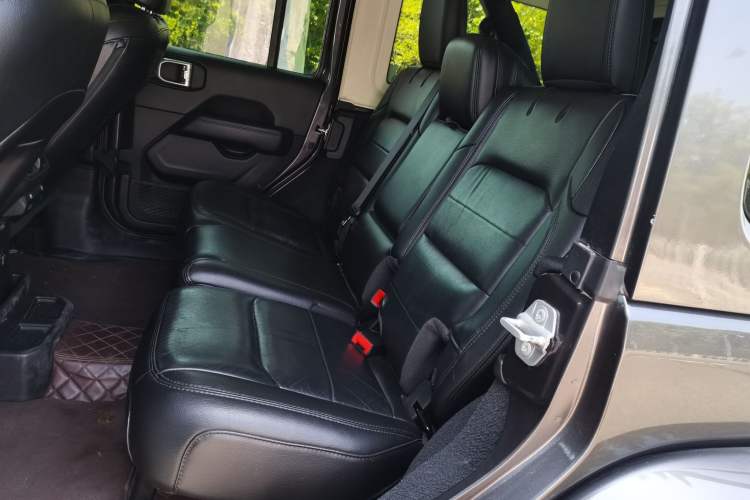 Used Jeep Wrangler 2022 2.0T High Altitude Four-Door Edition Left Rear Seat