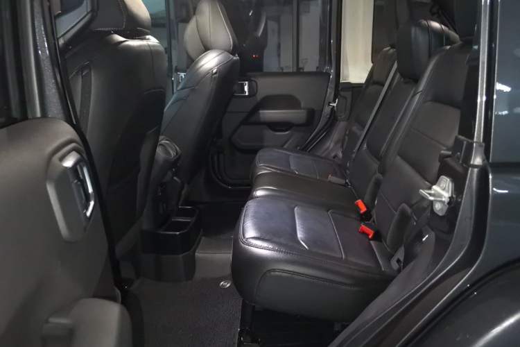 Used Jeep Wrangler 2022 2.0T High Altitude Four-Door Edition Left Rear Seat