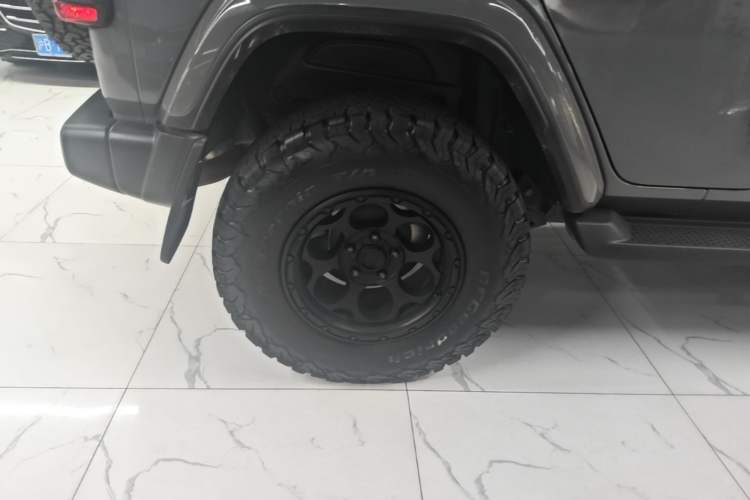 Used Jeep Wrangler 2022 2.0T High Altitude Four-Door Edition Right Rear Wheel Hub