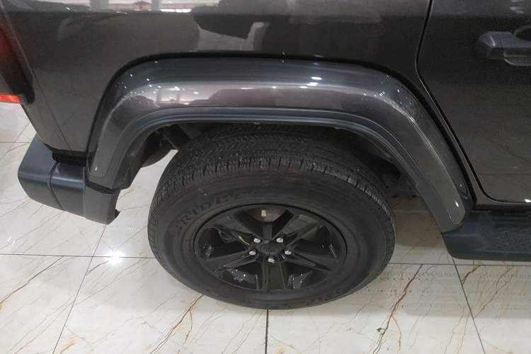 Used Jeep Wrangler 2022 2.0T High Altitude Four-Door Edition Right Rear Wheel Hub