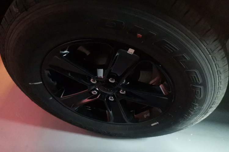Used Jeep Wrangler 2022 2.0T High Altitude Four-Door Edition Right Rear Wheel Hub