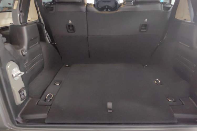 Used Jeep Wrangler 2022 2.0T High Altitude Four-Door Edition Trunk