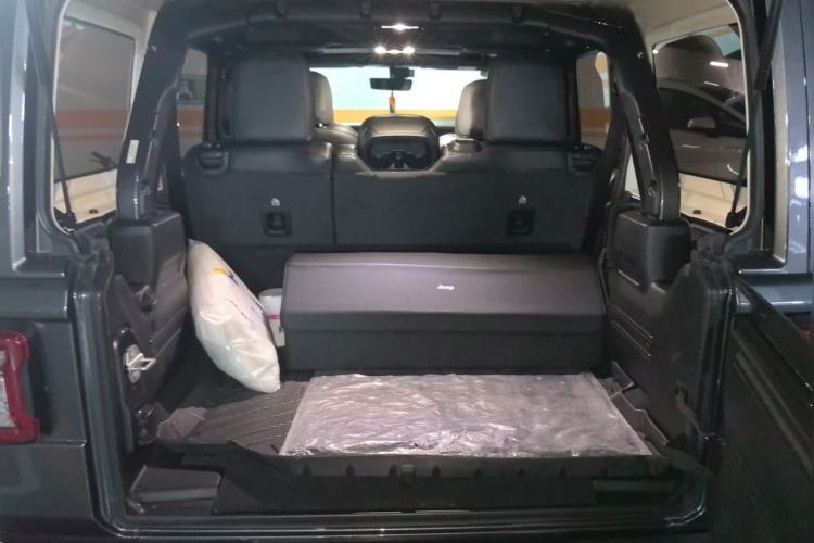 Used Jeep Wrangler 2022 2.0T High Altitude Four-Door Edition Trunk