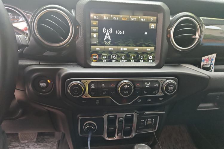 Used Jeep Wrangler 2022 2.0T High Altitude Four-Door Edition Audio And AC Panel