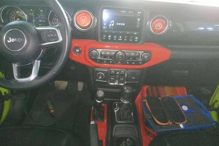 Used Jeep Wrangler 2022 2.0T High-Altitude Alaska Aurora Green Special Edition Audio And AC Panel
