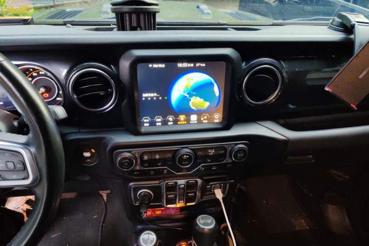 Used Jeep Wrangler 2022 2.0T Highland Jungle Green Limited Edition Audio And AC Panel