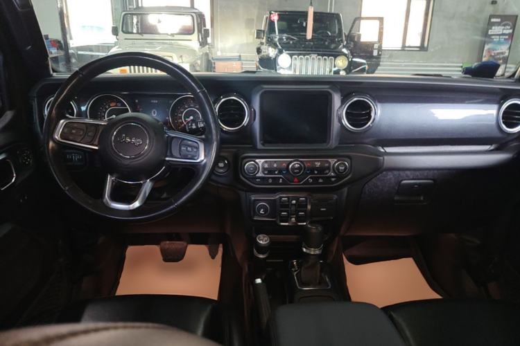 Used Jeep Wrangler 2022 2.0T Highland Jungle Green Limited Edition Center Console