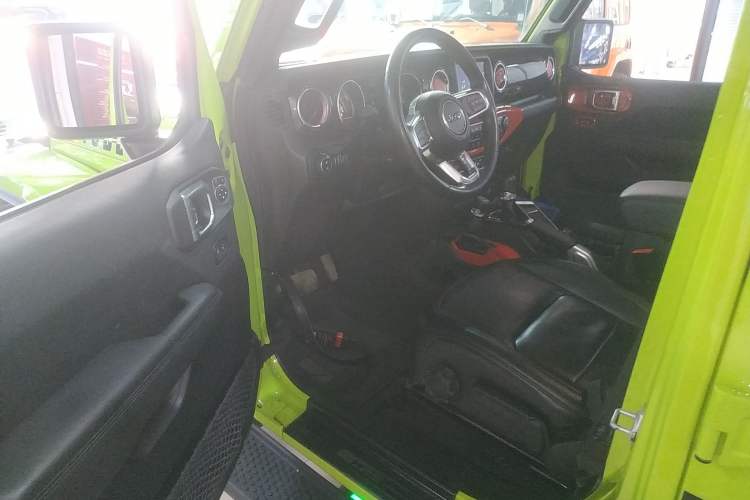 Used Jeep Wrangler 2022 2.0T High-Altitude Alaska Aurora Green Special Edition Driver Seat