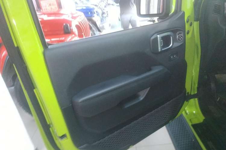 Used Jeep Wrangler 2022 2.0T High-Altitude Alaska Aurora Green Special Edition Left Front Door Interior