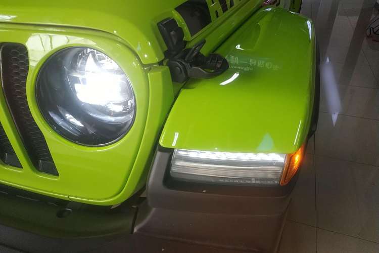Used Jeep Wrangler 2022 2.0T High-Altitude Alaska Aurora Green Special Edition Left Front Headlight