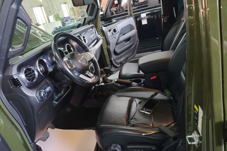 Used Jeep Wrangler 2022 2.0T Highland Jungle Green Limited Edition Left Front Seat