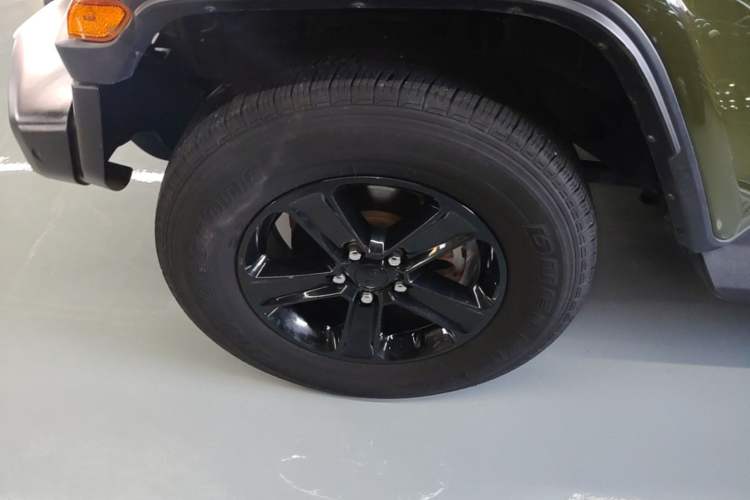 Used Jeep Wrangler 2022 2.0T Highland Jungle Green Limited Edition Left Front Wheel Hub