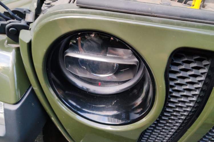Used Jeep Wrangler 2022 2.0T Highland Jungle Green Limited Edition Right Front Headlight