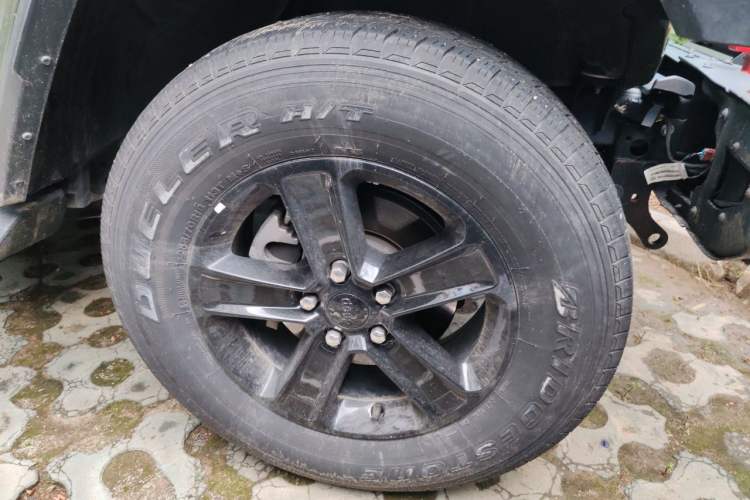 Used Jeep Wrangler 2022 2.0T Highland Jungle Green Limited Edition Right Front Wheel Hub