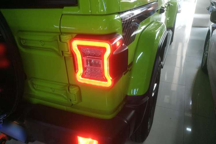 Used Jeep Wrangler 2022 2.0T High-Altitude Alaska Aurora Green Special Edition Right Rear Taillight