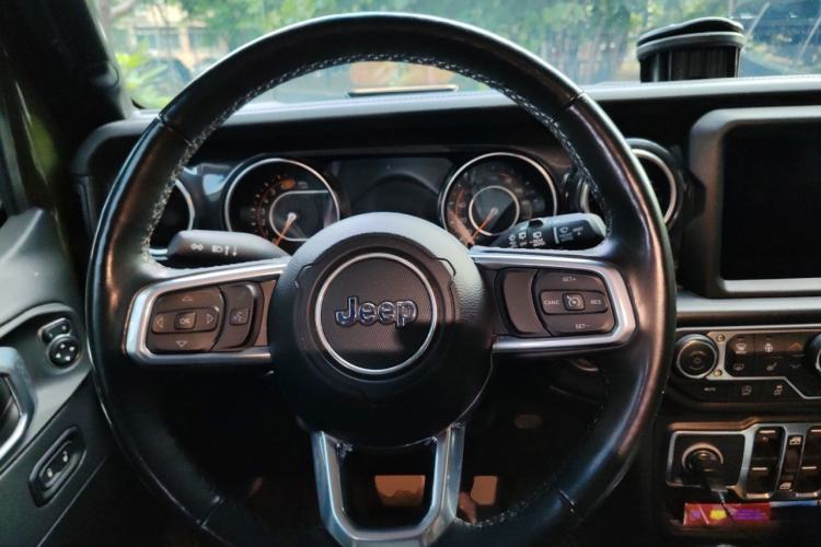 Used Jeep Wrangler 2022 2.0T Highland Jungle Green Limited Edition Steering Wheel