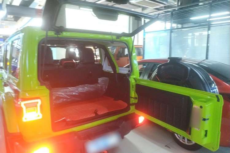 Used Jeep Wrangler 2022 2.0T High-Altitude Alaska Aurora Green Special Edition Trunk
