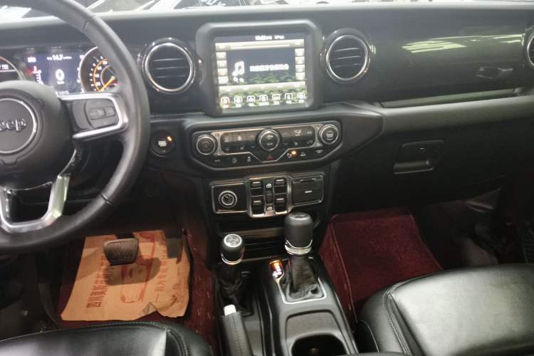 Used Jeep Wrangler 2022 2.0T High Altitude Four-Door Edition Audio And AC Panel
