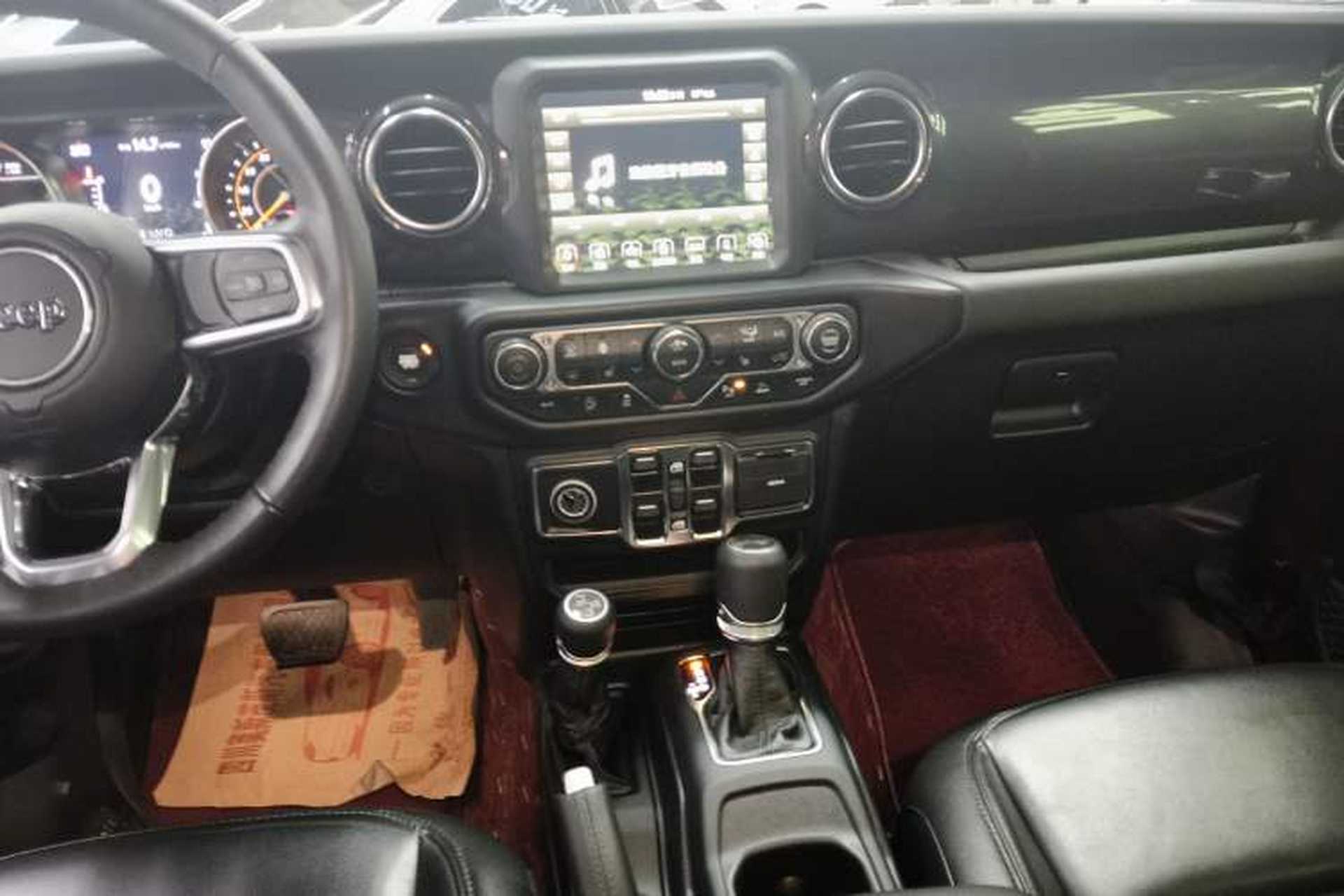 Used Jeep Wrangler 2022 2.0T High Altitude Four-Door Edition Audio And AC Panel