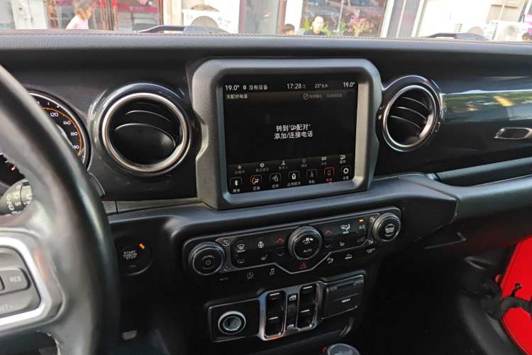 Used Jeep Wrangler 2022 2.0T High Altitude Four-Door Edition Audio And AC Panel