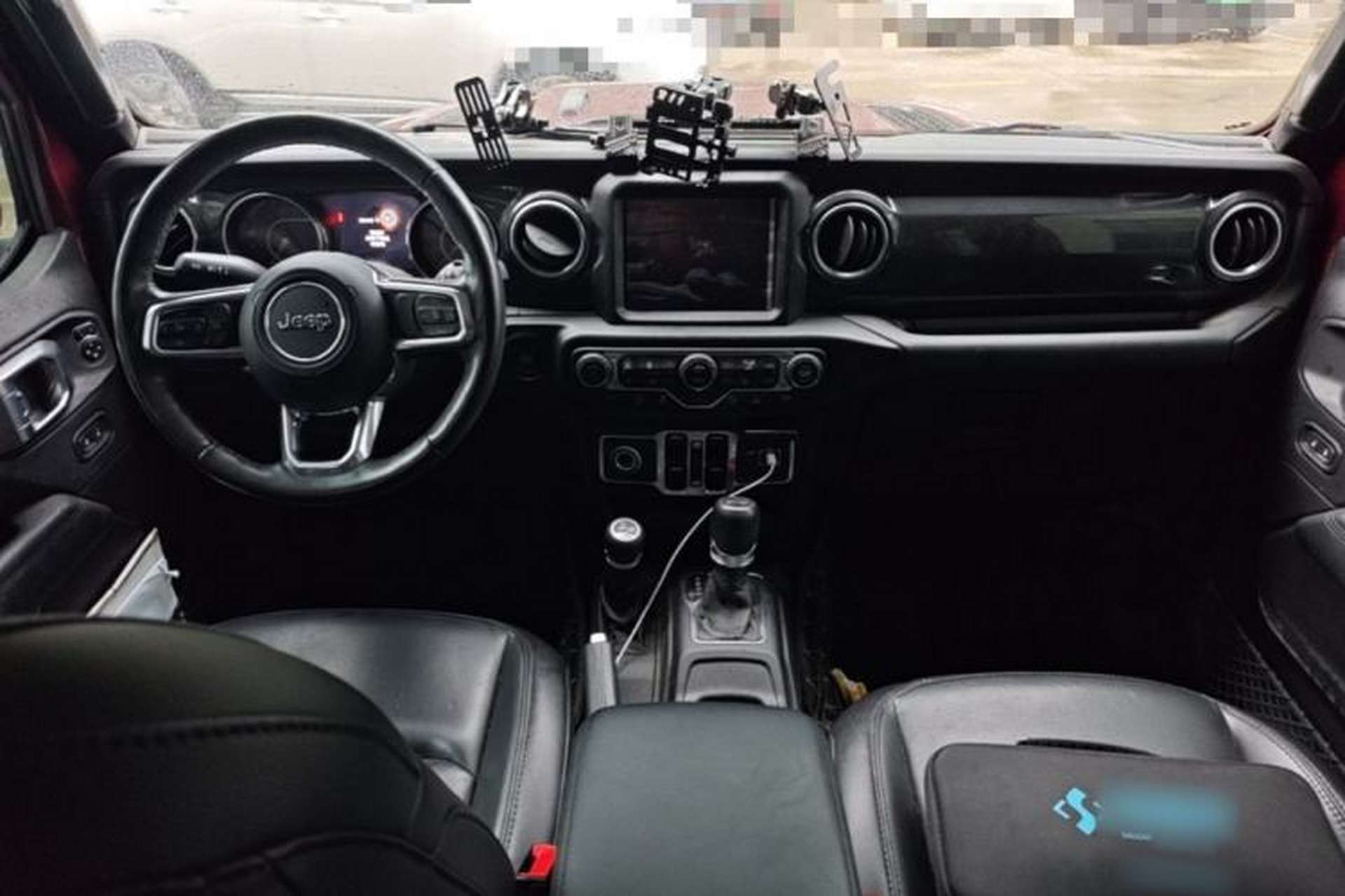 Used Jeep Wrangler 2022 2.0T High Altitude Four-Door Edition Center Console