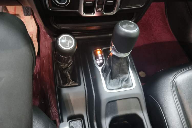 Used Jeep Wrangler 2022 2.0T High Altitude Four-Door Edition Gear Lever