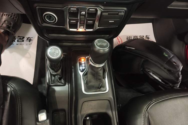 Used Jeep Wrangler 2022 2.0T High Altitude Four-Door Edition Gear Lever