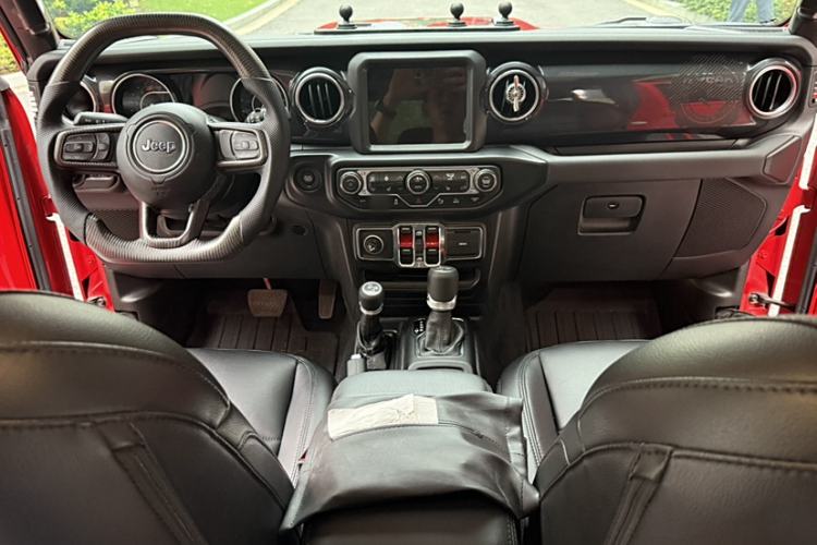 Used Jeep Wrangler 2022 2.0T High Altitude Four-Door Edition Interior 1