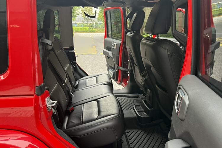 Used Jeep Wrangler 2022 2.0T High Altitude Four-Door Edition Interior 10