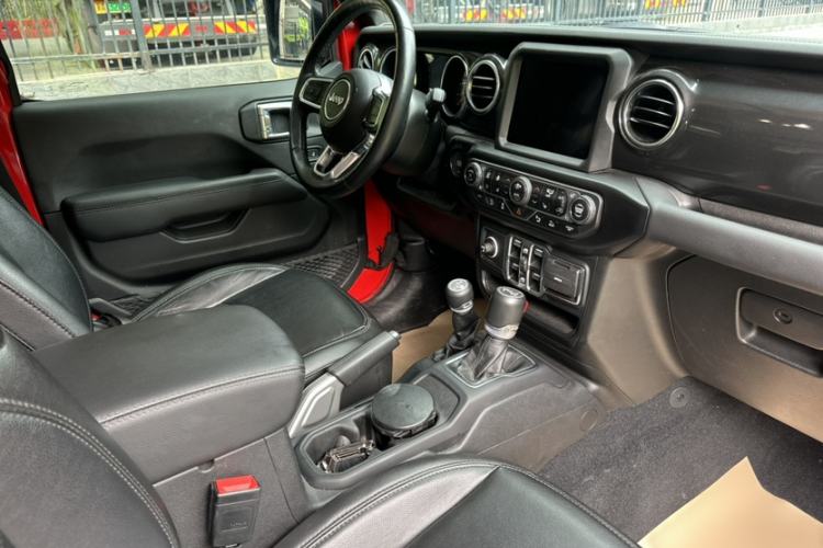 Used Jeep Wrangler 2022 2.0T High Altitude Four-Door Edition Interior 2