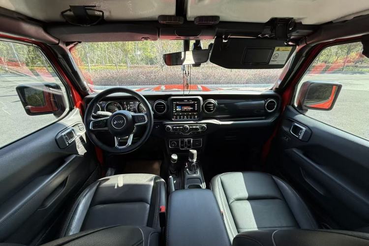 Used Jeep Wrangler 2022 2.0T High Altitude Four-Door Edition Interior 2