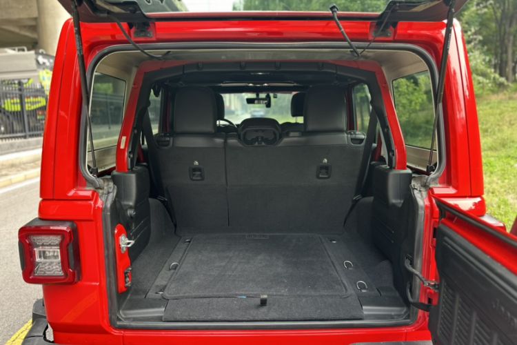 Used Jeep Wrangler 2022 2.0T High Altitude Four-Door Edition Interior 8