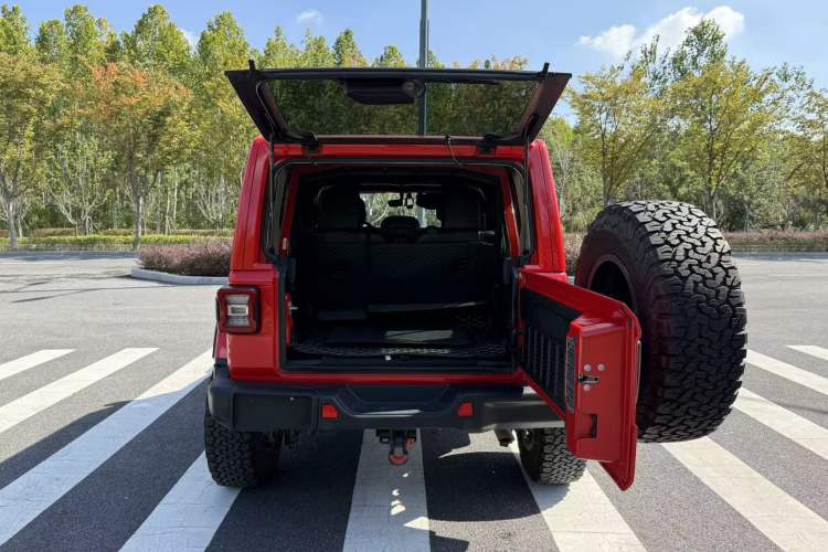 Used Jeep Wrangler 2022 2.0T High Altitude Four-Door Edition Interior 8