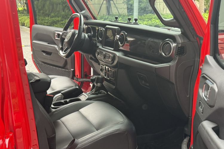 Used Jeep Wrangler 2022 2.0T High Altitude Four-Door Edition Interior 9