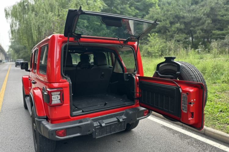Used Jeep Wrangler 2022 2.0T High Altitude Four-Door Edition Interior 9