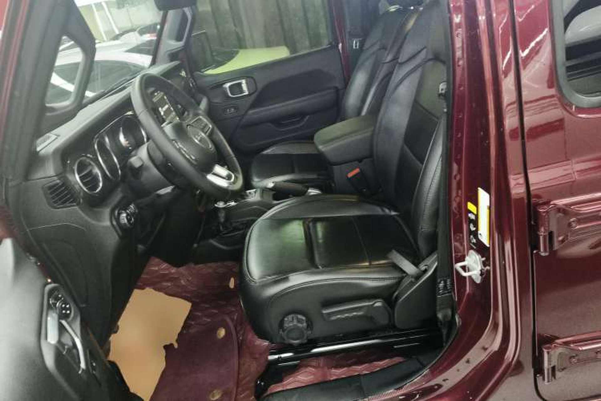 Used Jeep Wrangler 2022 2.0T High Altitude Four-Door Edition Left Front Seat