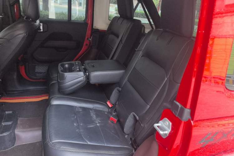 Used Jeep Wrangler 2022 2.0T High Altitude Four-Door Edition Left Rear Seat
