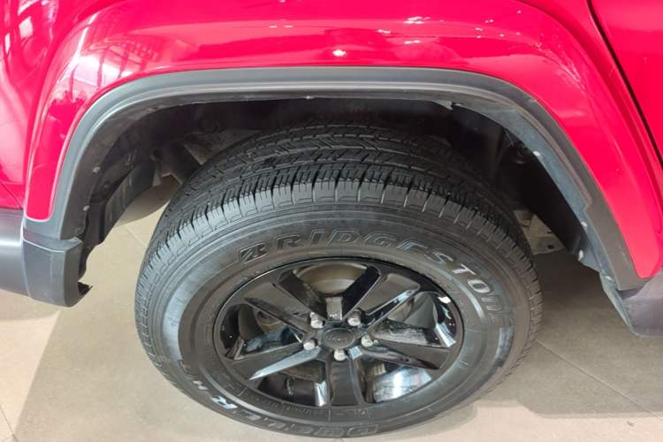 Used Jeep Wrangler 2022 2.0T High Altitude Four-Door Edition Right Rear Wheel Hub