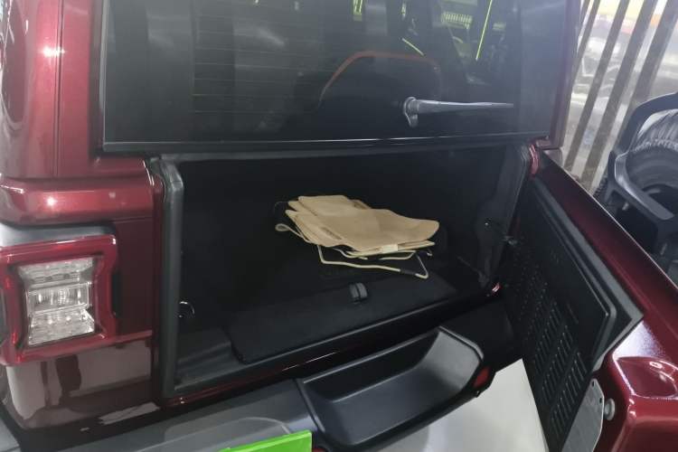 Used Jeep Wrangler 2022 2.0T High Altitude Four-Door Edition Trunk