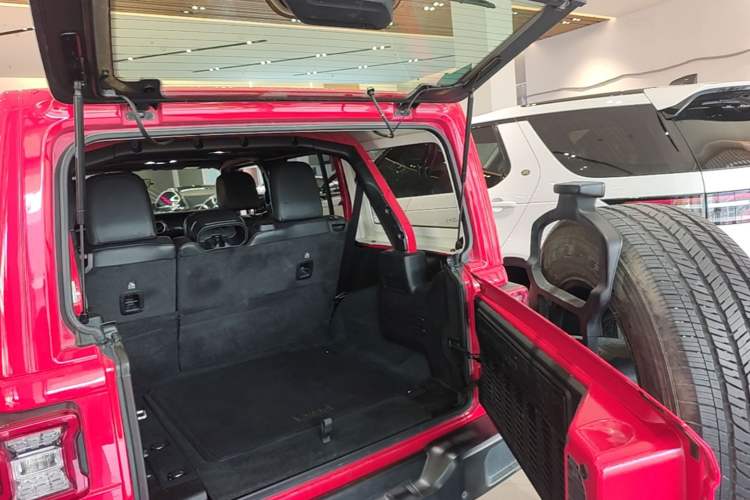 Used Jeep Wrangler 2022 2.0T High Altitude Four-Door Edition Trunk