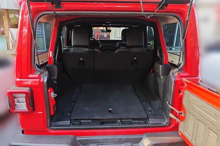 Used Jeep Wrangler 2022 2.0T High Altitude Four-Door Edition Trunk