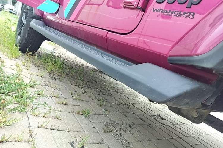 Used Jeep Wrangler 2022 2.0T High Altitude Bahamas Sand Pink Special Edition Right Side Sill