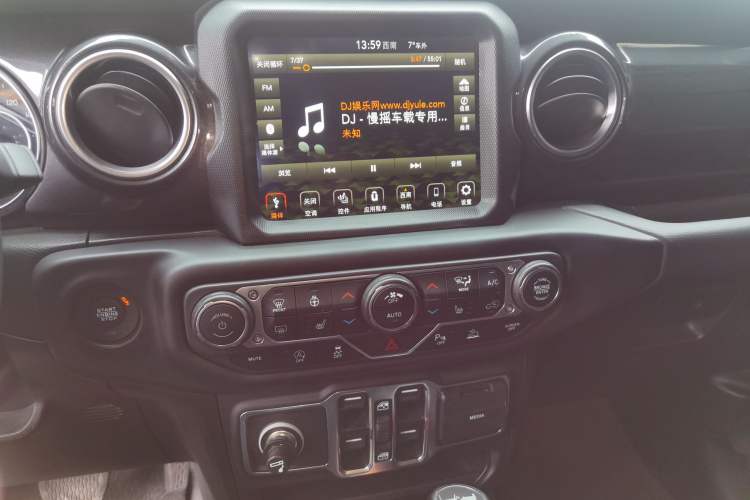 Used Jeep Wrangler 2022 2.0T High Altitude Four-Door Edition Audio And AC Panel