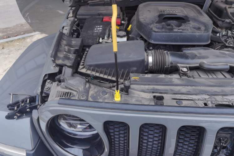 Used Jeep Wrangler 2022 2.0T High Altitude Four-Door Edition Engine Bay Right