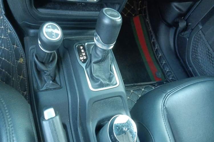 Used Jeep Wrangler 2022 2.0T High Altitude Four-Door Edition Gear Lever
