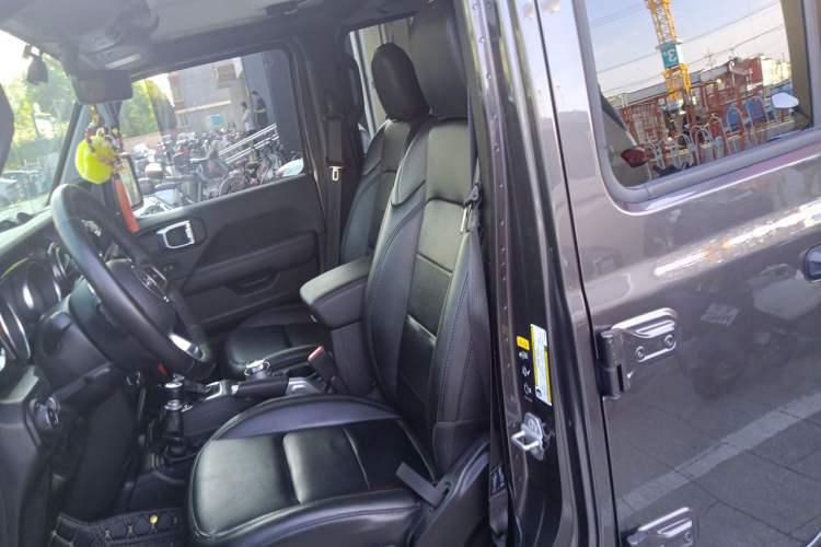 Used Jeep Wrangler 2022 2.0T High Altitude Four-Door Edition Left Front Seat