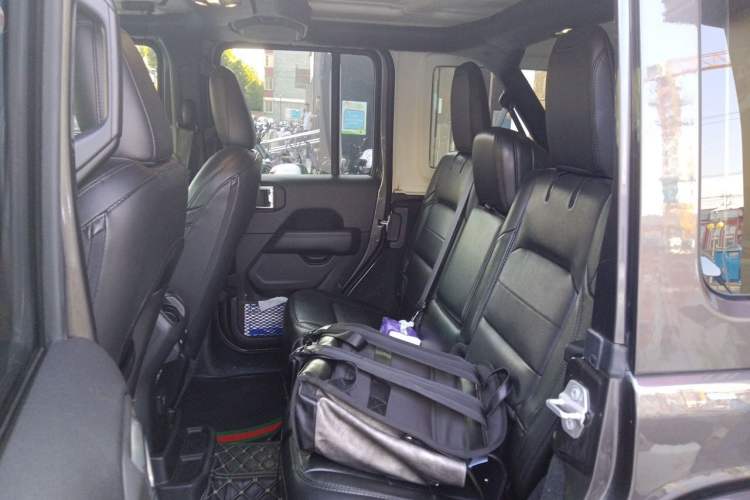 Used Jeep Wrangler 2022 2.0T High Altitude Four-Door Edition Left Rear Seat