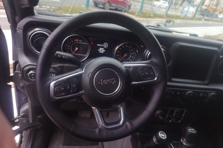 Used Jeep Wrangler 2022 2.0T High Altitude Four-Door Edition Steering Wheel