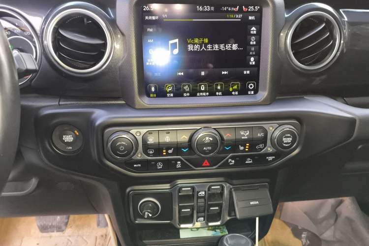 Used Jeep Wrangler 2022 2.0T High Altitude Four-Door Edition Audio And AC Panel