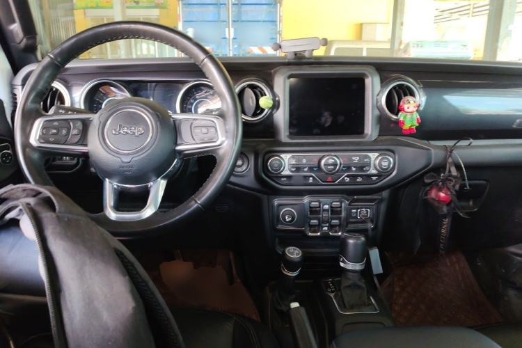 Used Jeep Wrangler 2022 2.0T High Altitude Four-Door Edition Center Console